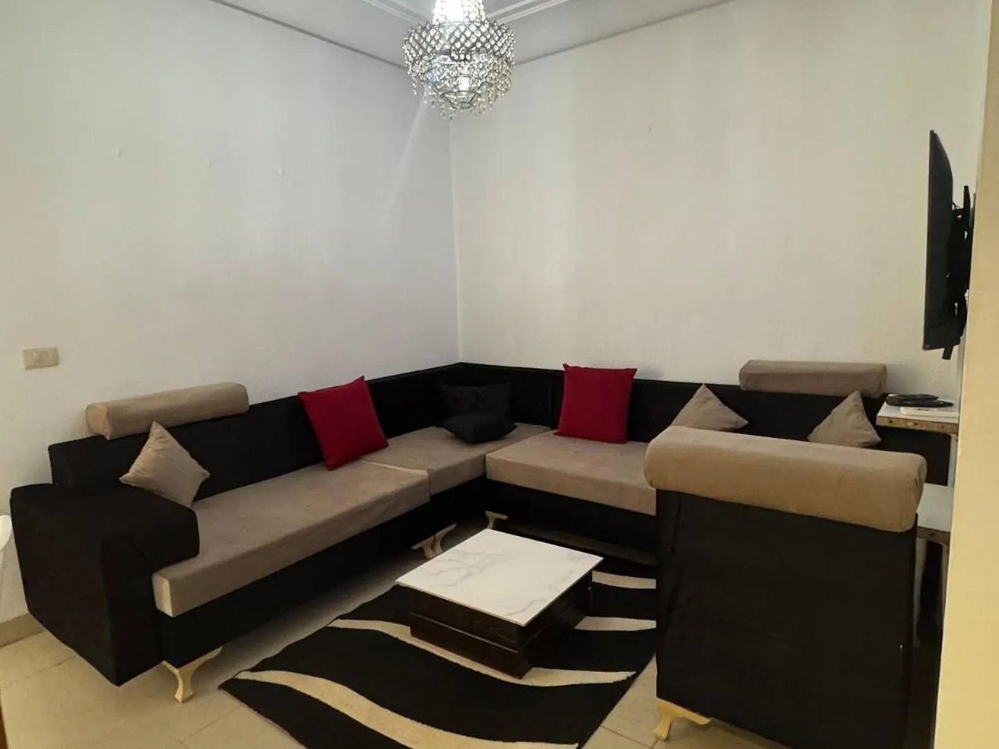 F4 With Terrace Ennasr 2 Ariana Tunis Apartment